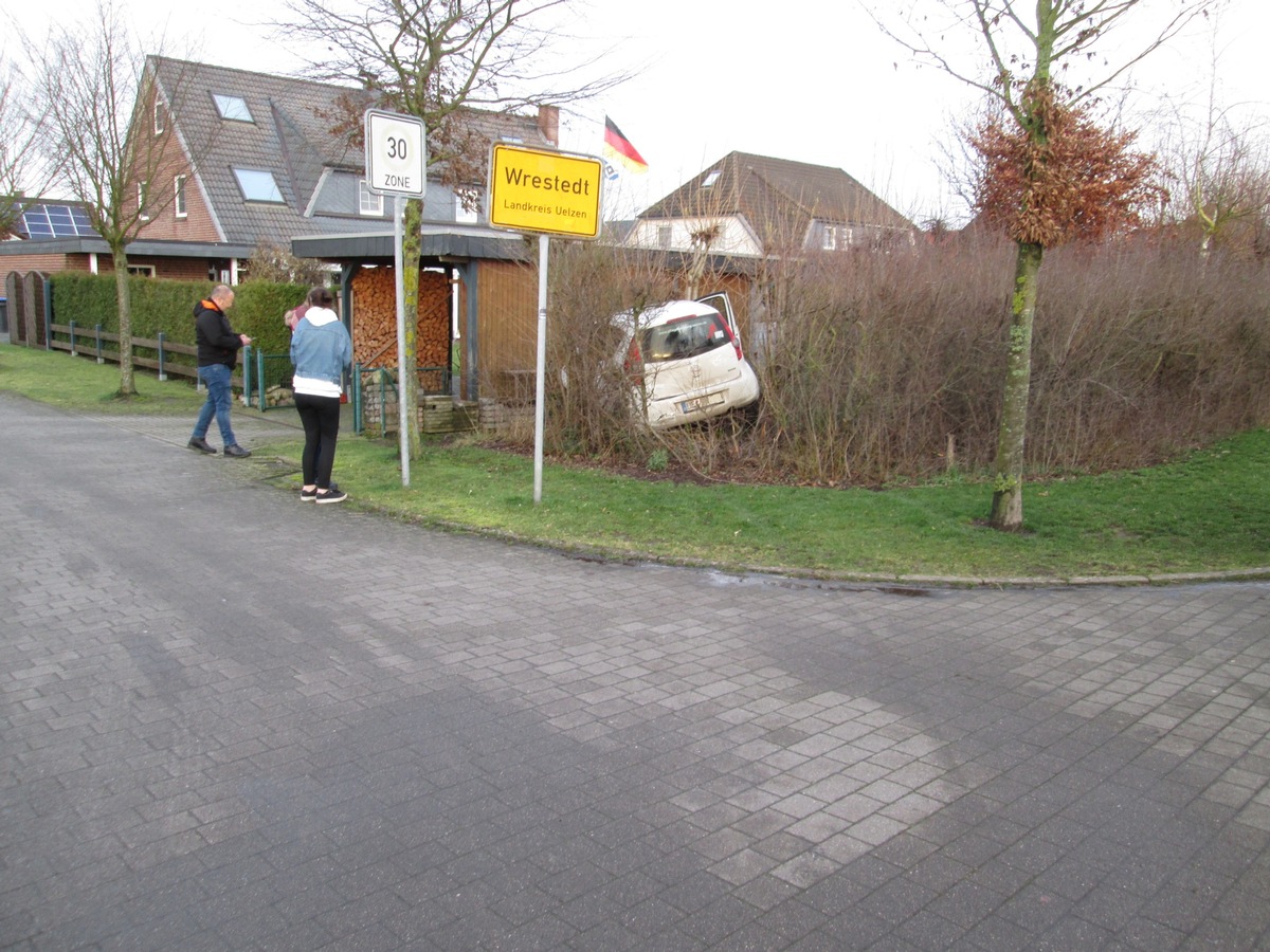 POL-LG: ++ Polizei stellt Drogen sicher ++ Holzrückeanhänger gestohlen ++ Streit unter Volltrunkenen ++ Streifenwagen überholt und verunfallt ++