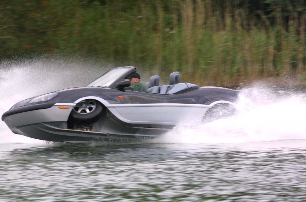 Neuer Schwimmwagen fährt 60 km/h auf dem Wasser