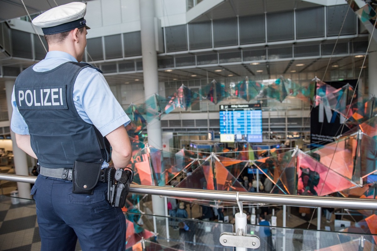 Bundespolizeidirektion München: Die Inzidenzen steigen wieder, Sommerferien sind aber trotzdem -Die Bundespolizei möchte, dass Sie sicher reisen-