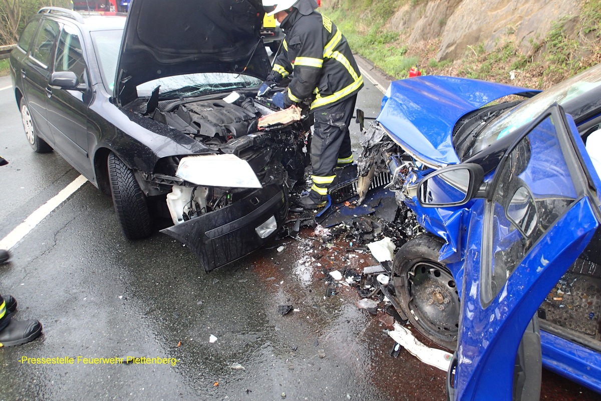 FW-PL: 2 Verkehrsunfälle, ein Kleinbrand und eine Ölspur innerhalb von zweieinhalb Stunden