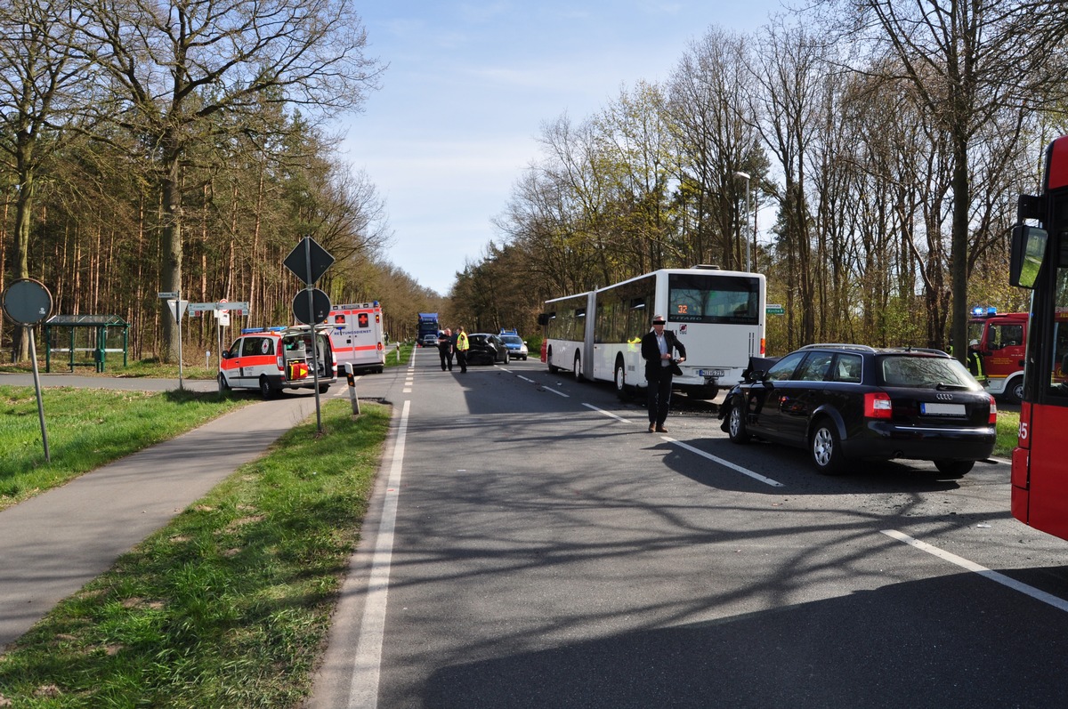 POL-NI: Auffahrunfall an Bushaltestelle