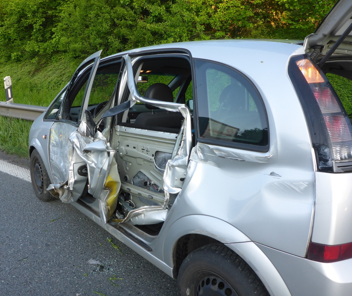 POL-BI: Ungewöhnlicher Verkehrsunfall auf dem Beschleunigungsstreifen