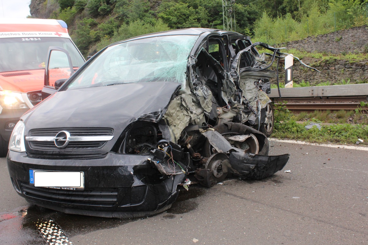 POL-PDKO: Kollision zwischen Reisebus und Pkw - 3 verletzte Personen