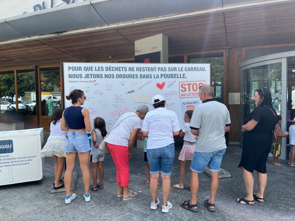 Communiqué: «Aire de repos de Martigny: nos affichent attendent les messages anti-littering des automobilistes»