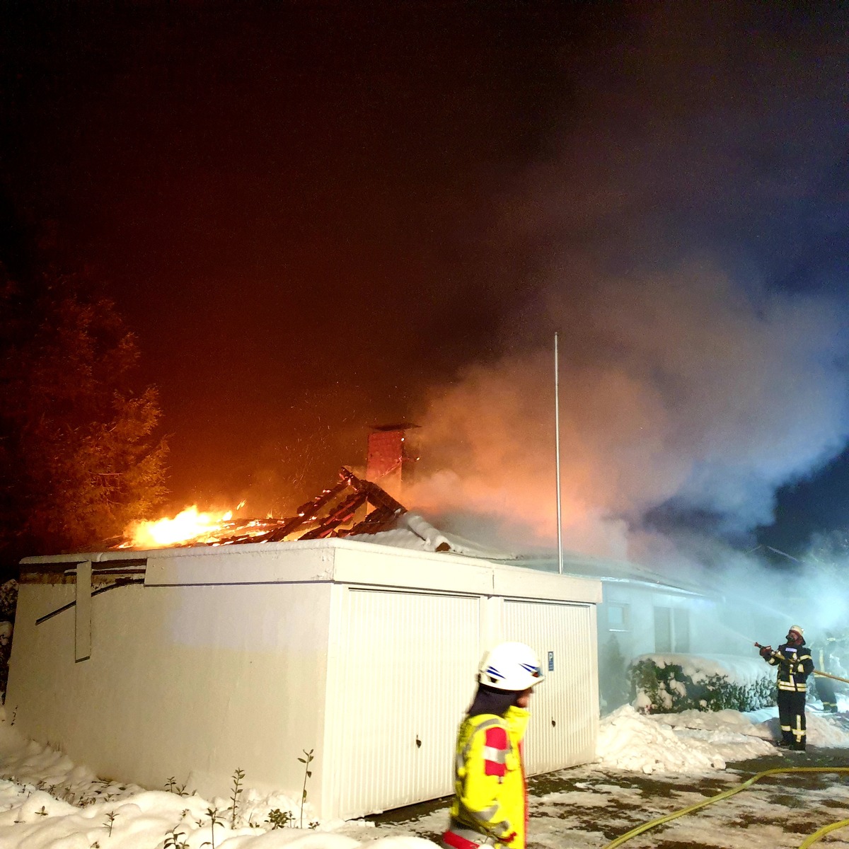 FW Schalksmühle: Dachstuhlbrand in Schalksmühle-Heedfeld