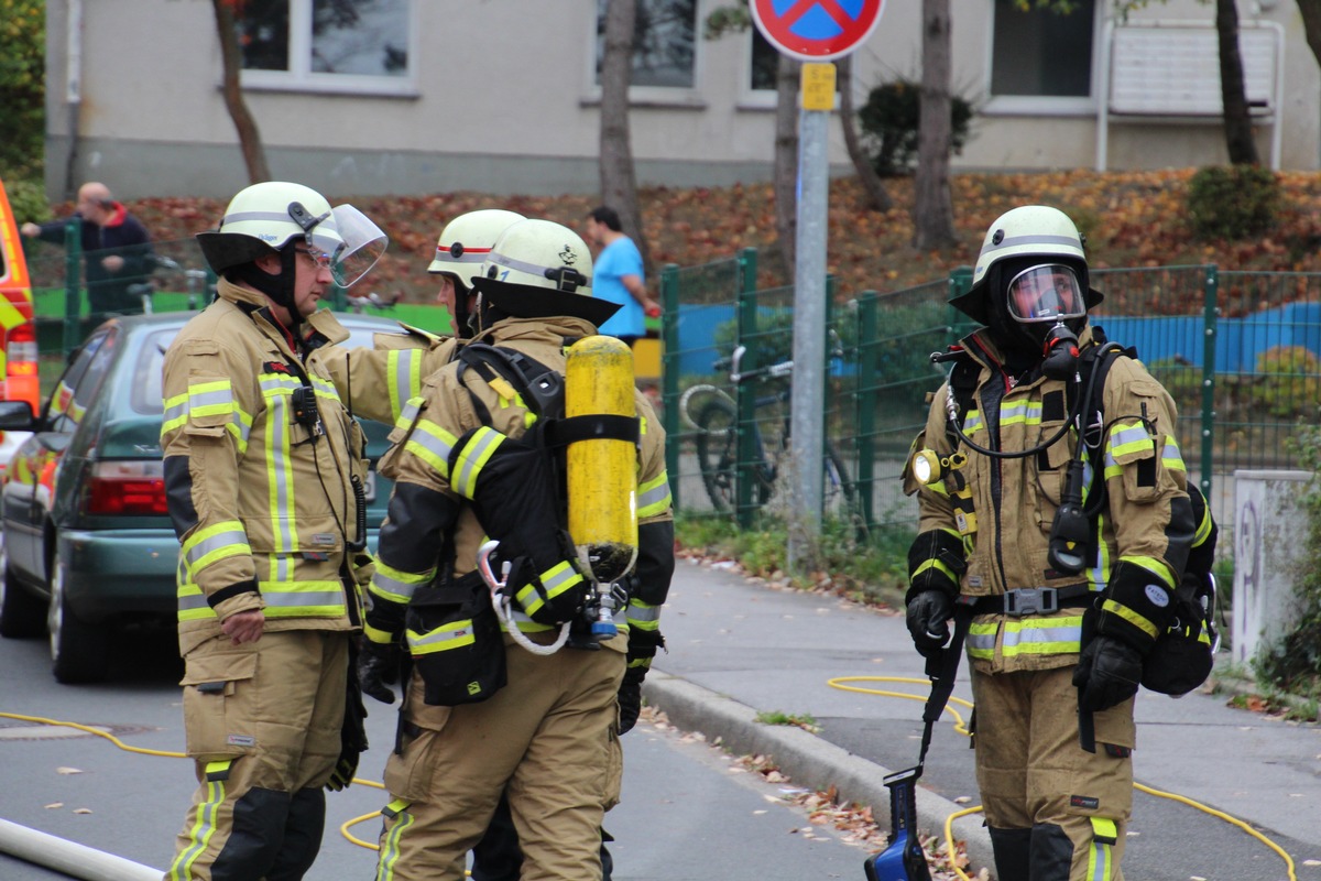 FW Menden: Küchenbrand in der Bischof-Henninghaus-Straße