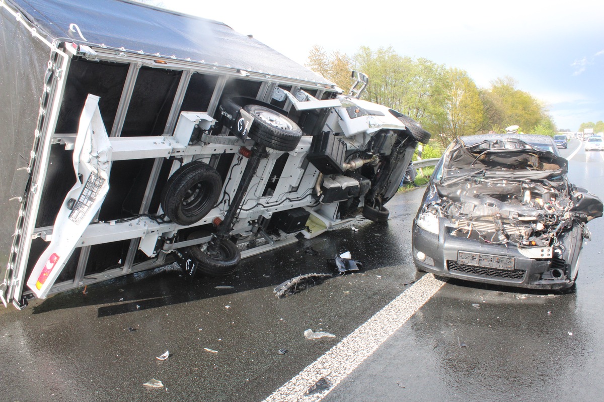 POL-PDKL: Ungebremst auf Lastwagen aufgefahren