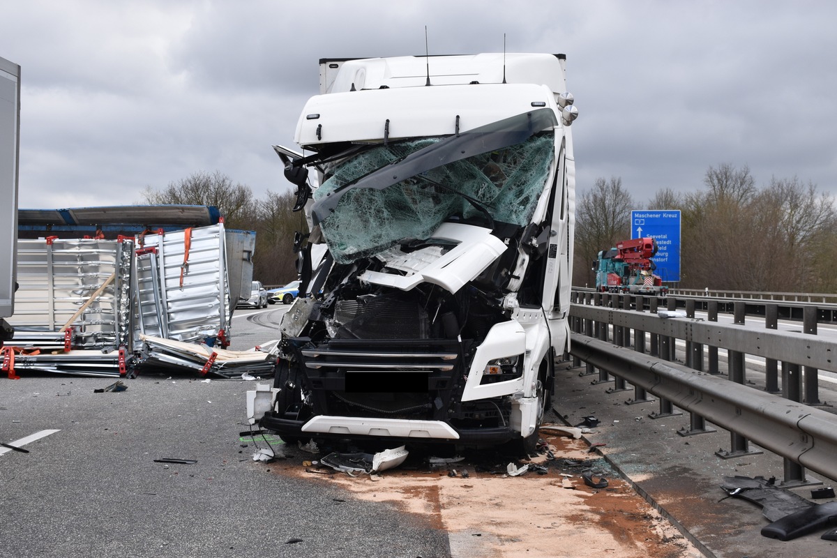 POL-WL: Erneuter schwerer Verkehrsunfall auf der A 7