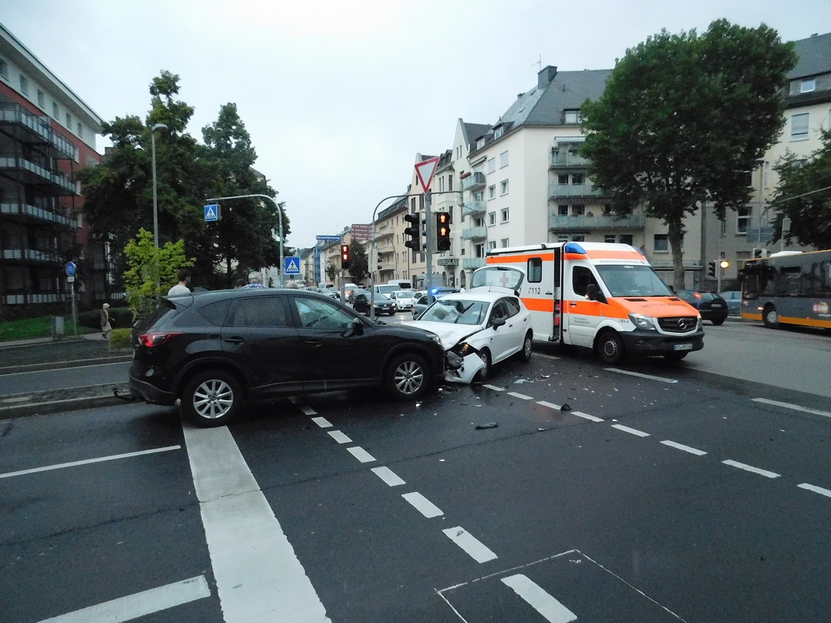 POL-PPKO: Unfall in der Hohenzollernstraße - Vier beschädigte Pkw