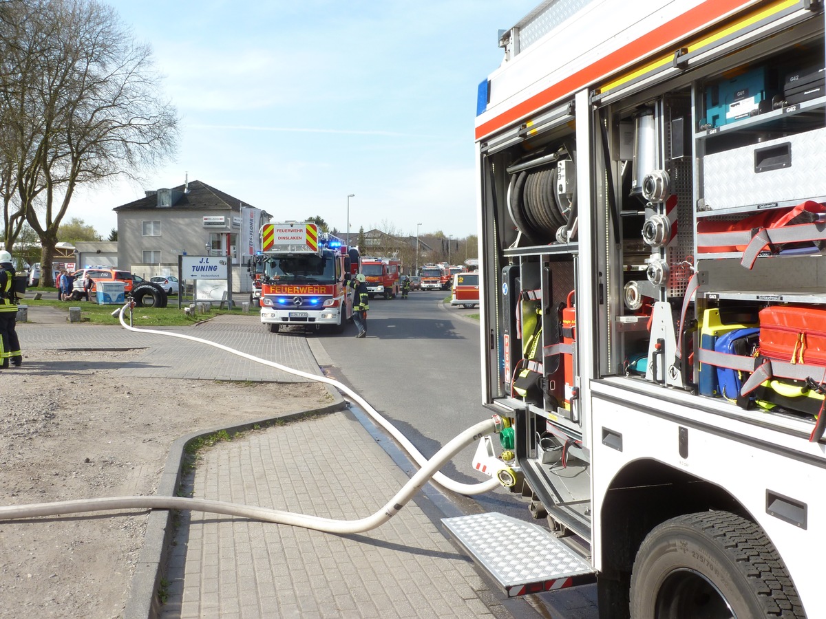 FW Dinslaken: Brand Menschenleben in Gefahr