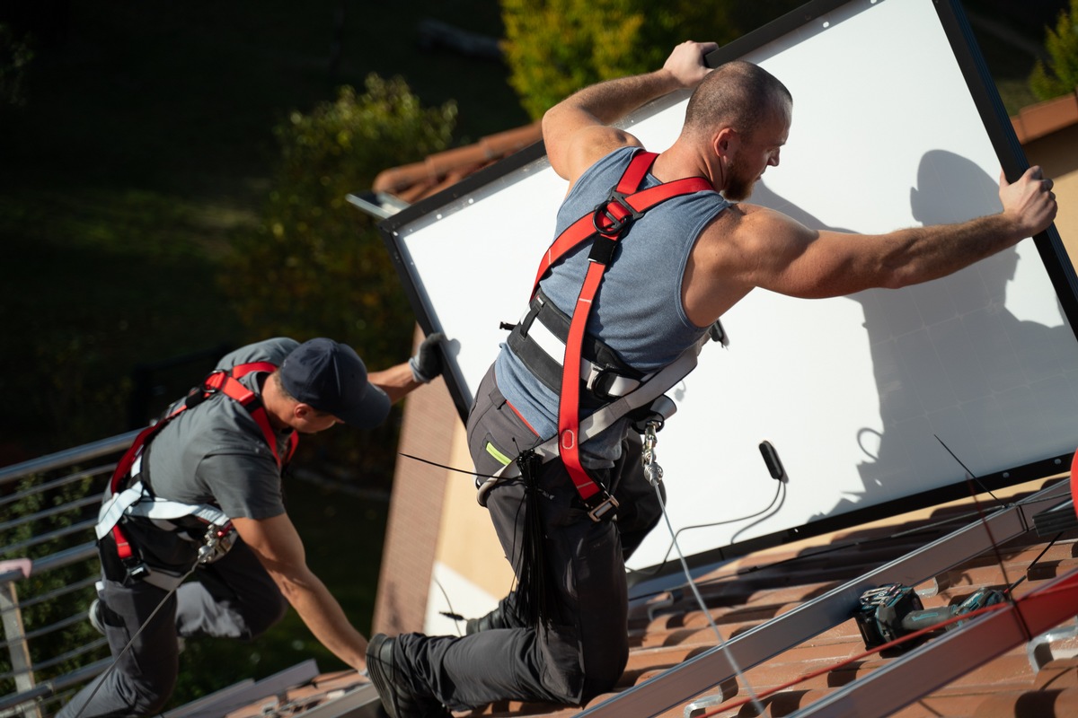 Neuer Service: toom setzt auf Sonnenkraft / Neue Partnerschaft mit Enpal für umweltbewusste Energieoptionen