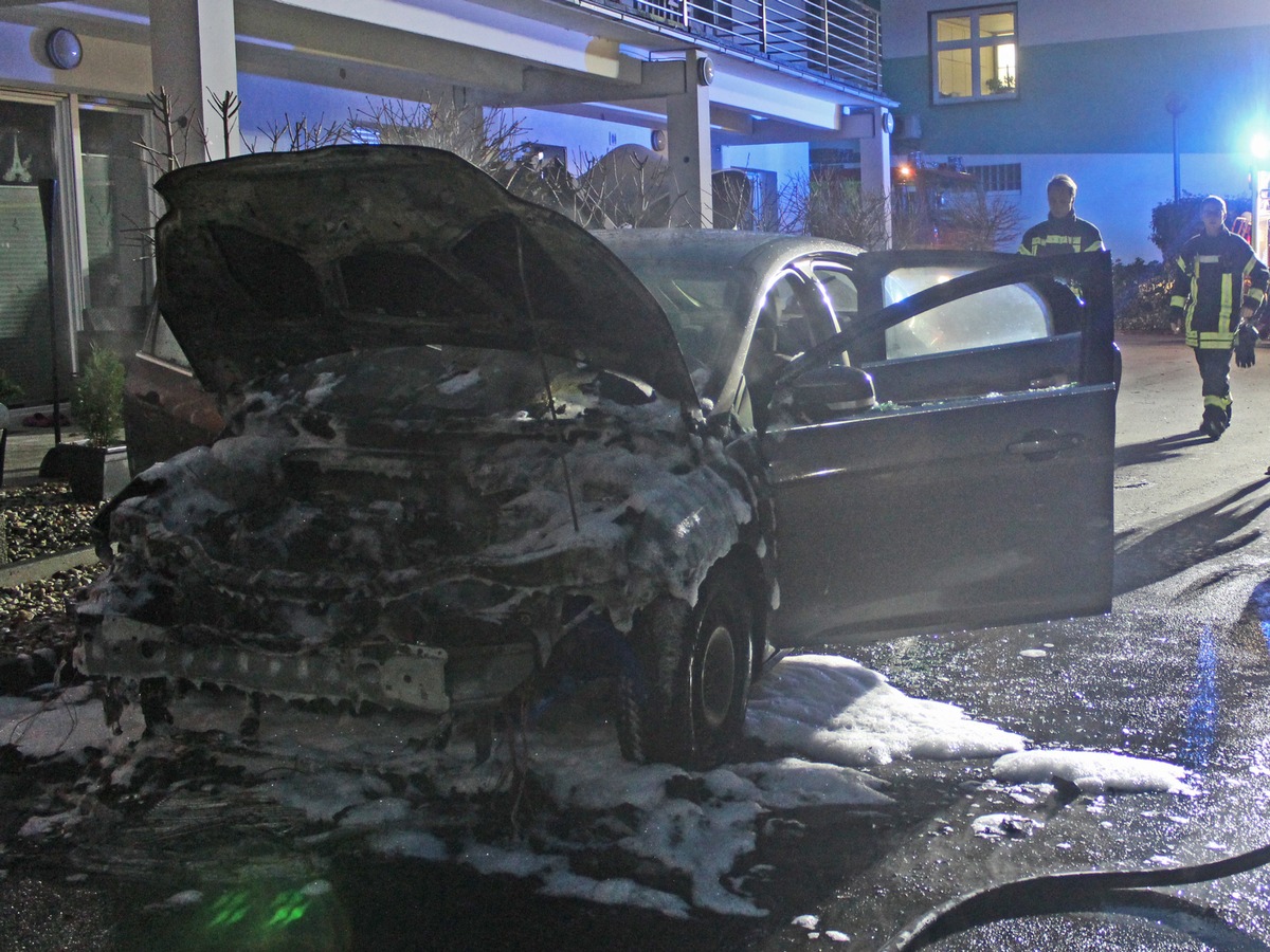 POL-ME: Hoher Sachschaden durch Fahrzeugbrand - Haan - 1901143