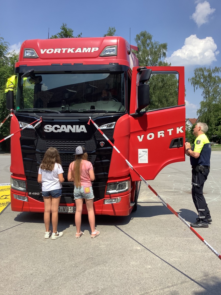 POL-COE: Billerbeck, Ludgeri-Grundschule/Ganze Schulklasse verschwindet im &quot;toten Winkel&quot;