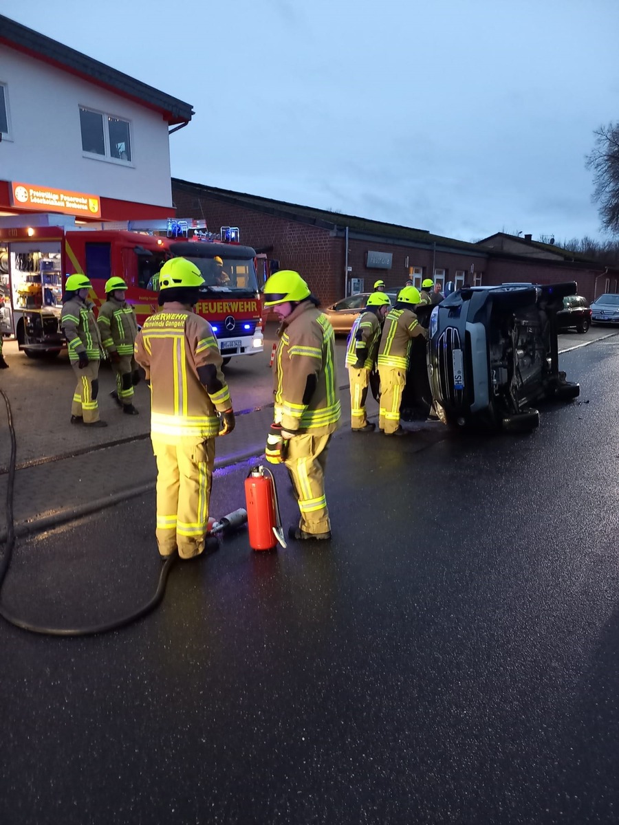 FW Gangelt: Pkw landet nach Unfall auf Seite