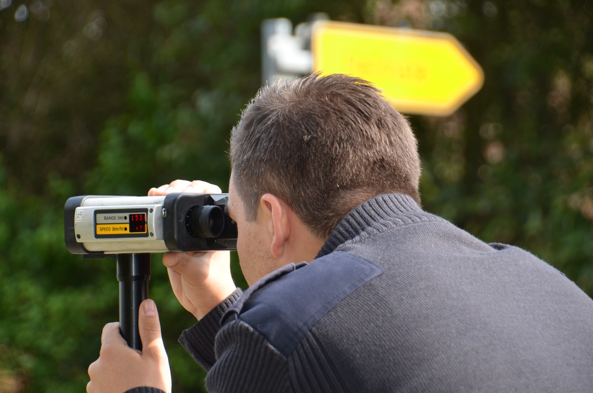 POL-STD: Stader Polizei erwischt Raser auf Bundesstraße 73 - Spitzenreiter fast 100 km/h zu schnell