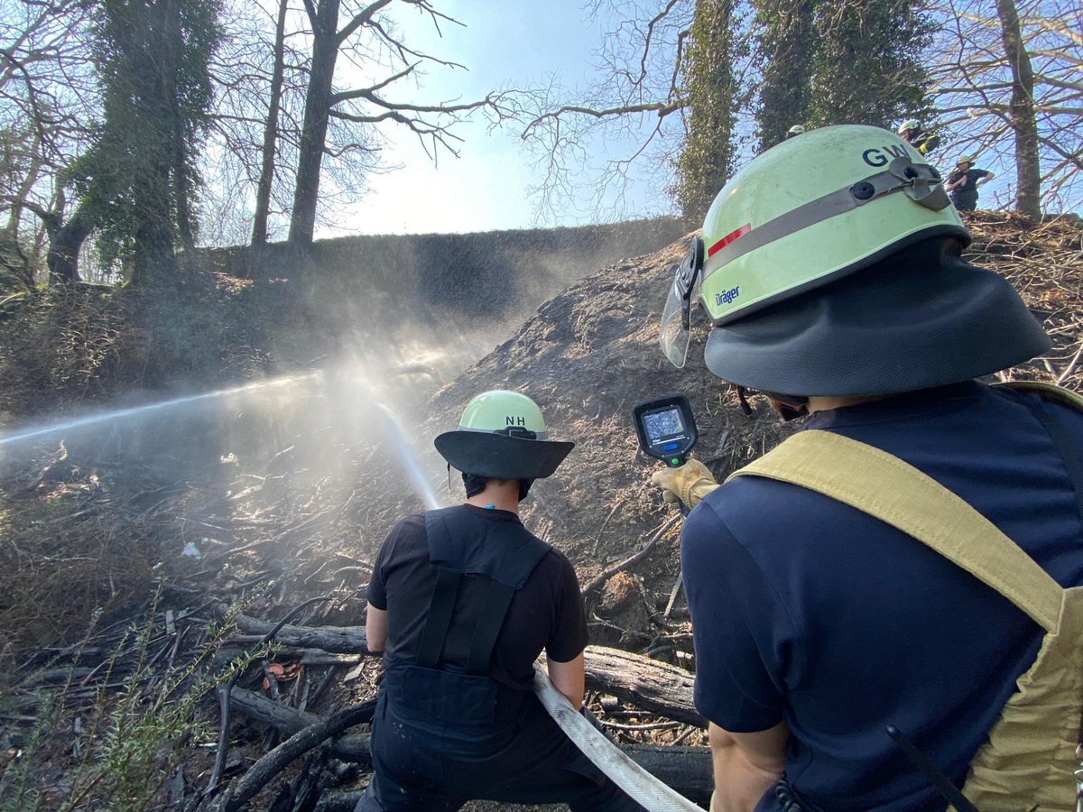 FW-EN: Wetter - Feuerwehren aus Wetter (Ruhr) und Herdecke bekämpfen Waldbrand