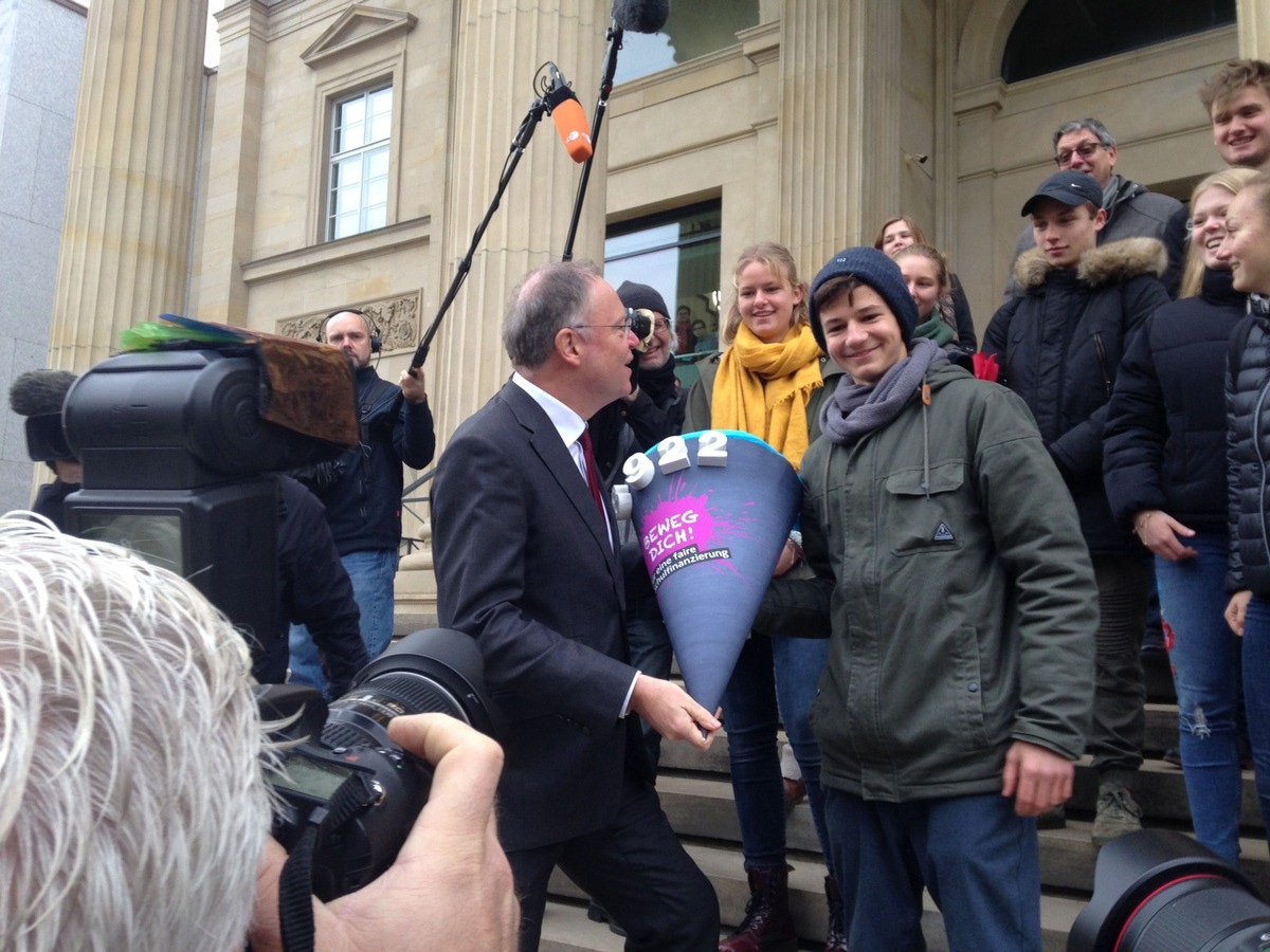 Waldorfschüler schulen den neuen Landtag ein