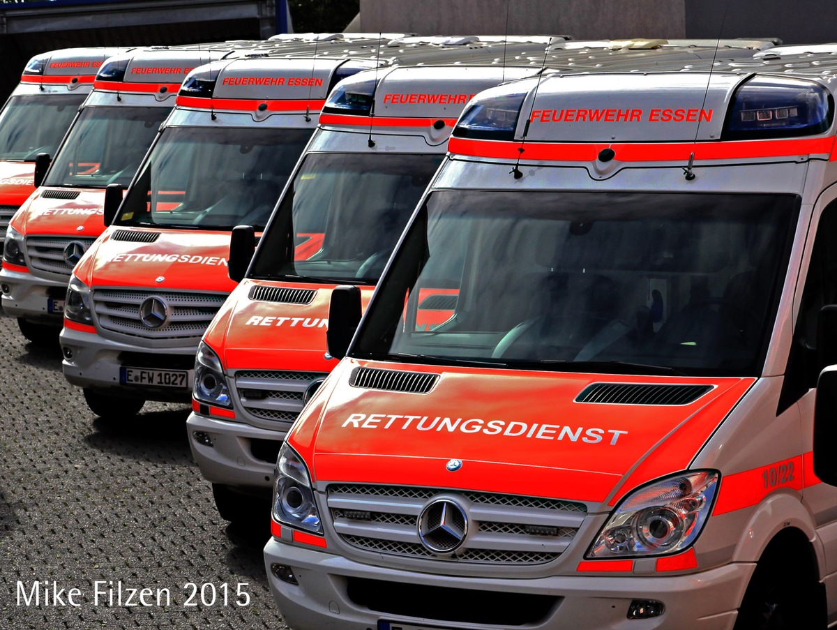 FW-E: Presseeinladung/Fototermin
Wenn jede Sekunde zählt.
&quot;Mobile Retter&quot; werden ab dem 9. Oktober 2019 alarmiert, Oberbürgermeister Thomas Kufen nimmt das System in der Leitstelle der Feuerwehr in Betrieb