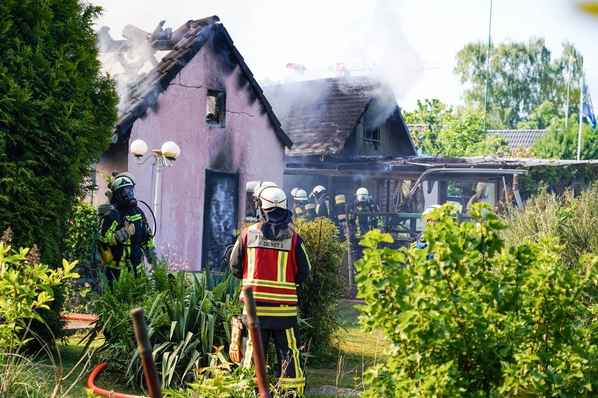 FW-BO: Gartenlaubenbrand in Bochum Gerthe