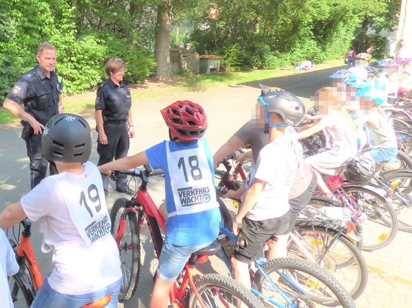 POL-SZ: Pressemitteilung der Polizeiinspektion SZ/PE/WF vom 27.06.2019.
Kinder an einer Grundschule in Gebhardshagen bestanden die Radfahrprüfung.