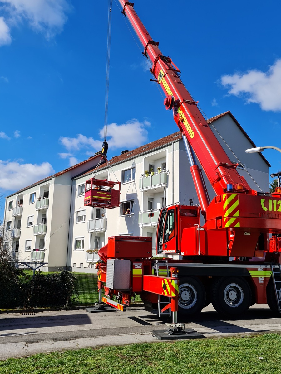 FW-DO: Personenrettung mit Hilfe des Feuerwehrkrans