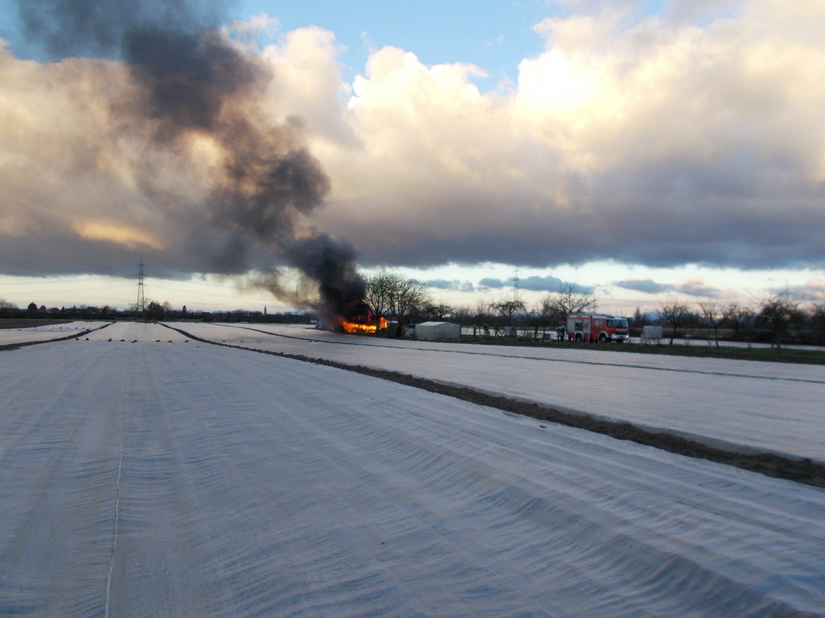 POL-PDLD: Kuhardt - Brand einer Holzhütte