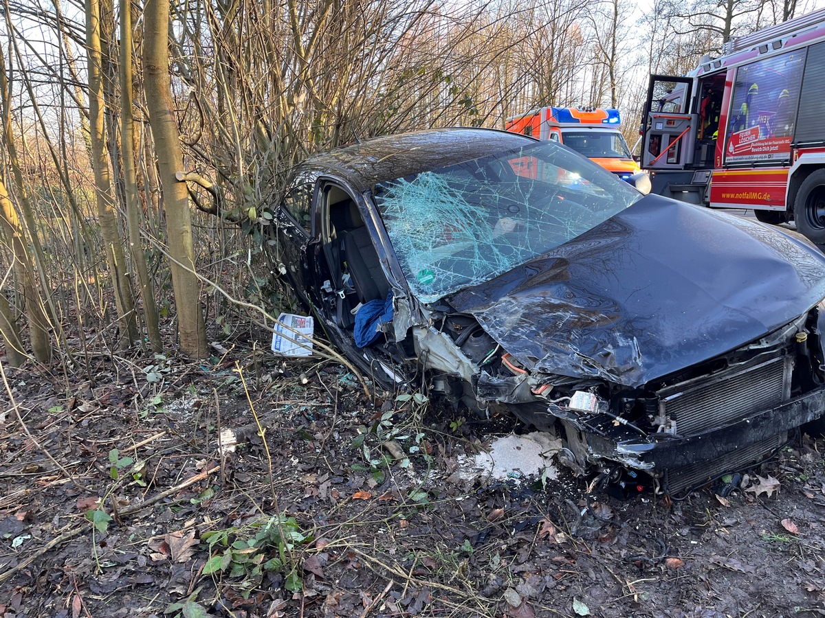 POL-MG: Gemeinsame Pressemeldung der Polizei und Feuerwehr Mönchengladbach: Unfall mit Schwerverletzten an der Korschenbroicher Straße