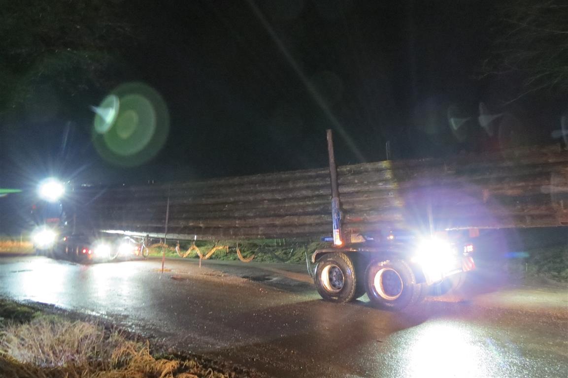 POL-PPTR: Autobahnunterführung stoppt zu hohen Fahrzeug-Transporter und immer wieder Überladungen