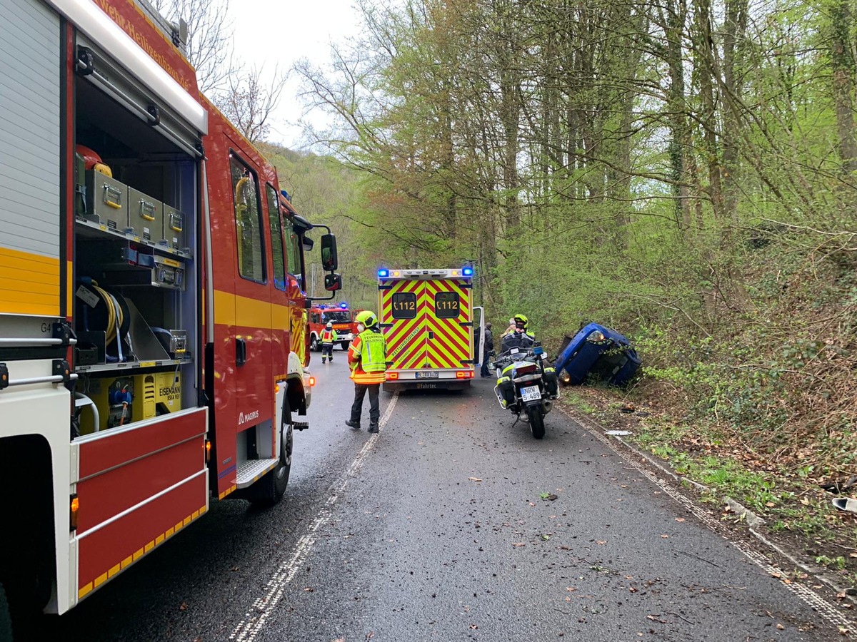 POL-ME: Mehrere Schutzengel für Autofahrer: Auto landete auf Dach - Heiligenhaus - 2105021