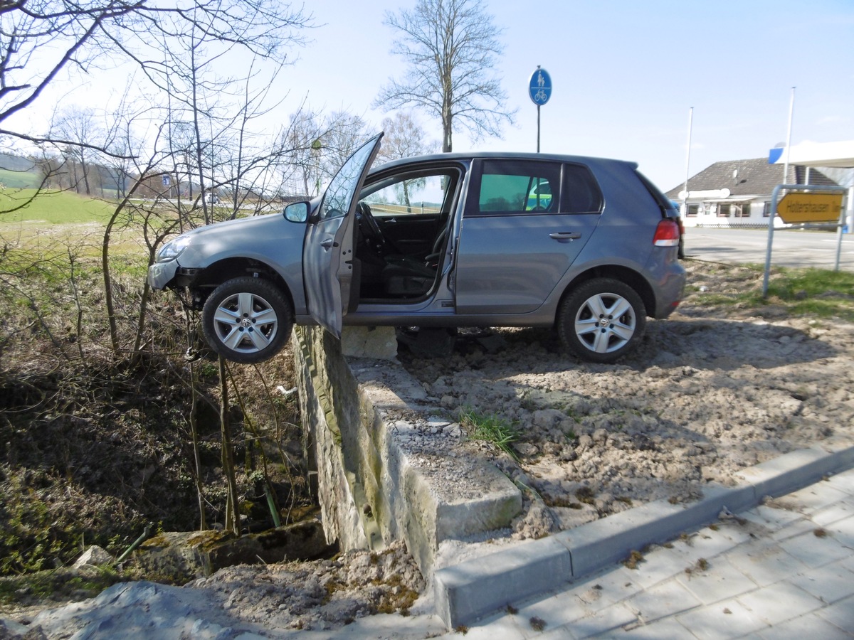 POL-NOM: Verkehrsunfall- 83-jähriger hatte Glück im Unglück