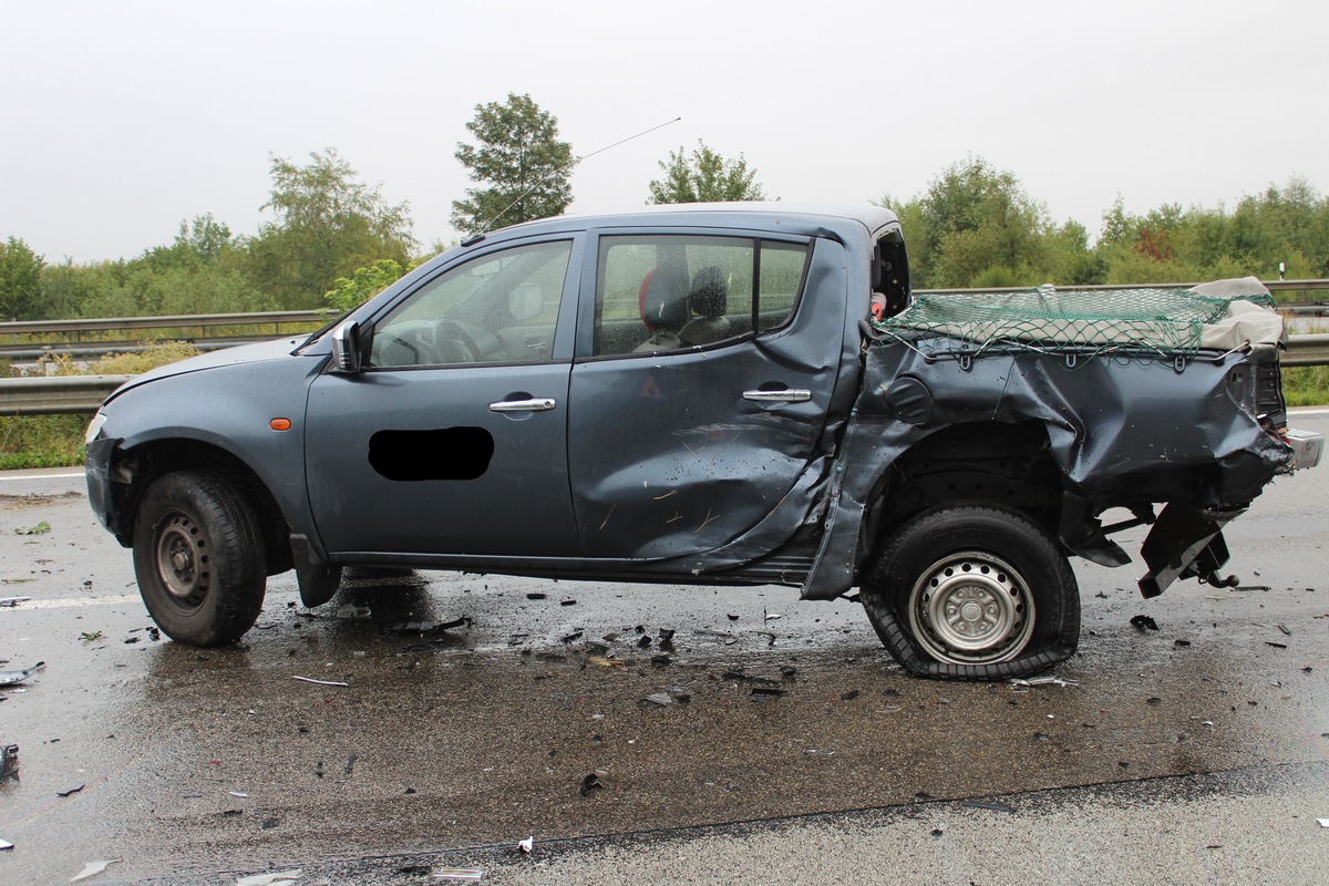 POL-VDKO: Verkehrsunfall mit einer leichtverletzten Person auf der BAB 3 - Schaulustige erschweren die Unfallaufnahme