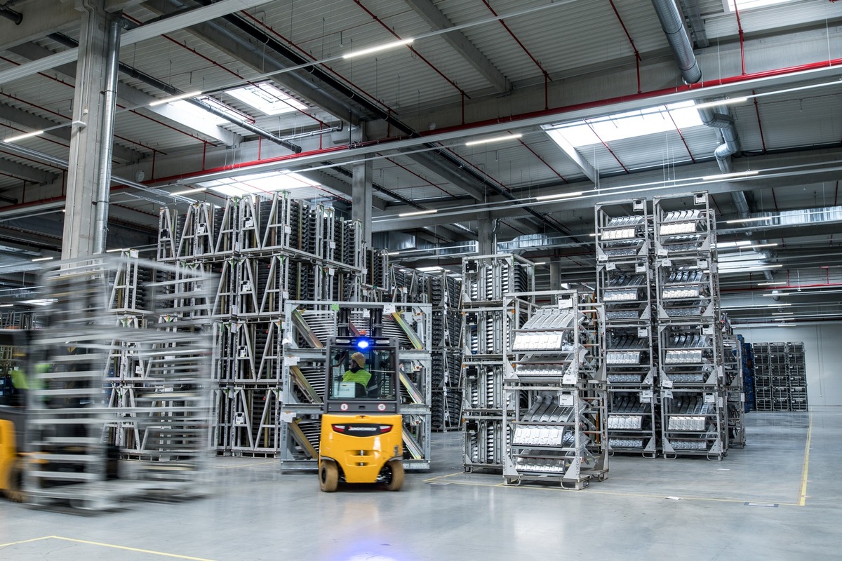 PM: DHL Supply Chain setzt Zusammenarbeit mit Volkswagen Slowakei fort / PR: DHL Supply Chain continues its partnership with Volkswagen Slovakia