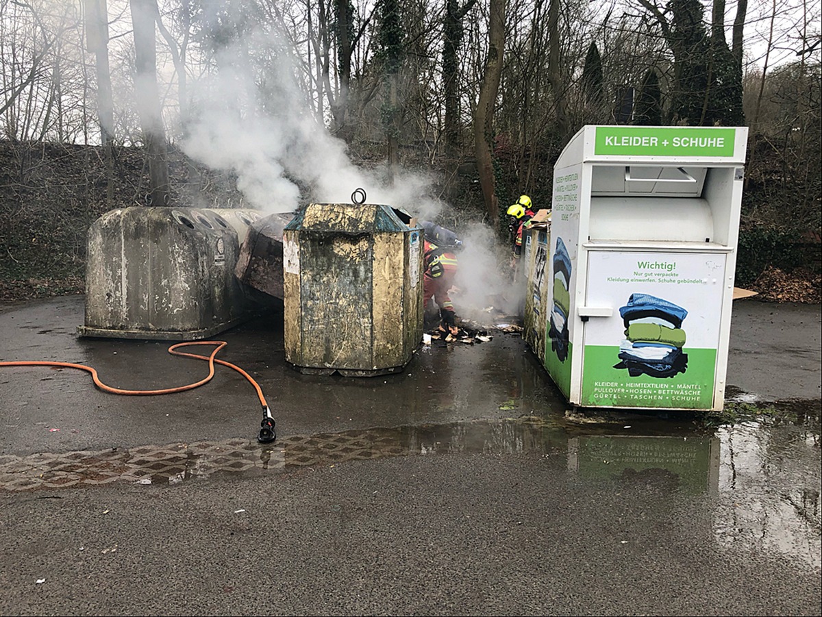 POL-ME: Erneuter Papiercontainerbrand - die Polizei ermittelt - Velbert - 2203095