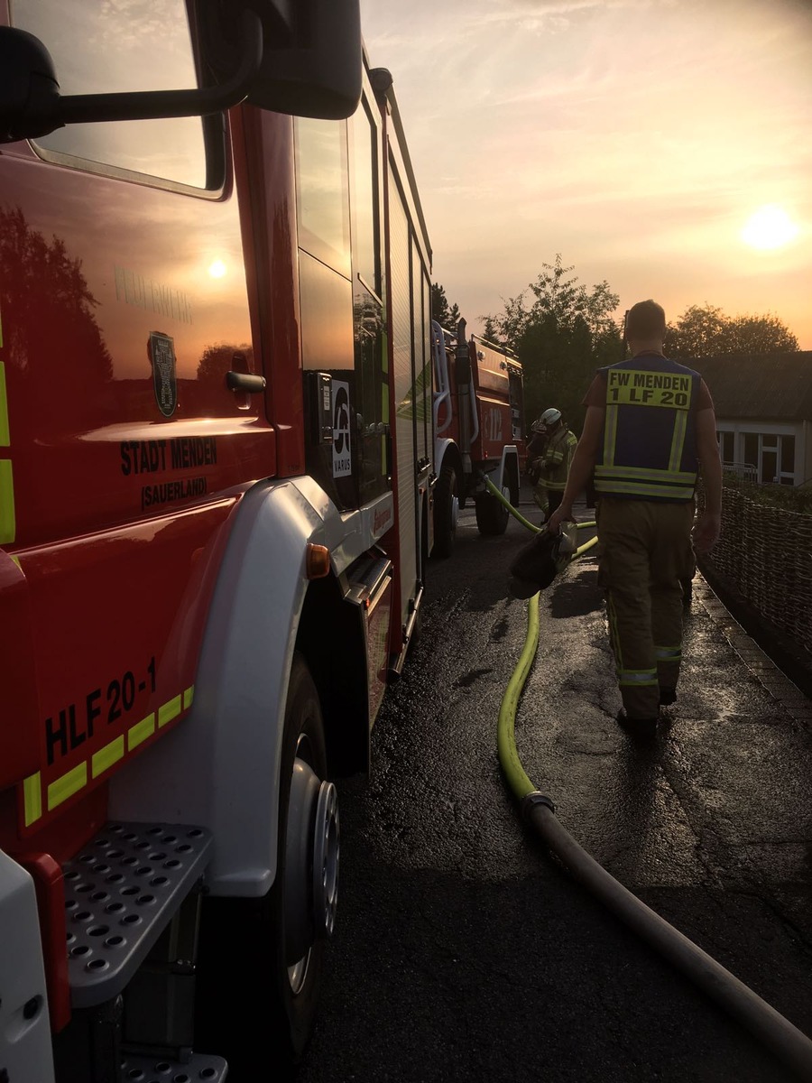 FW Menden: Flächenbrand im Lahrfeld