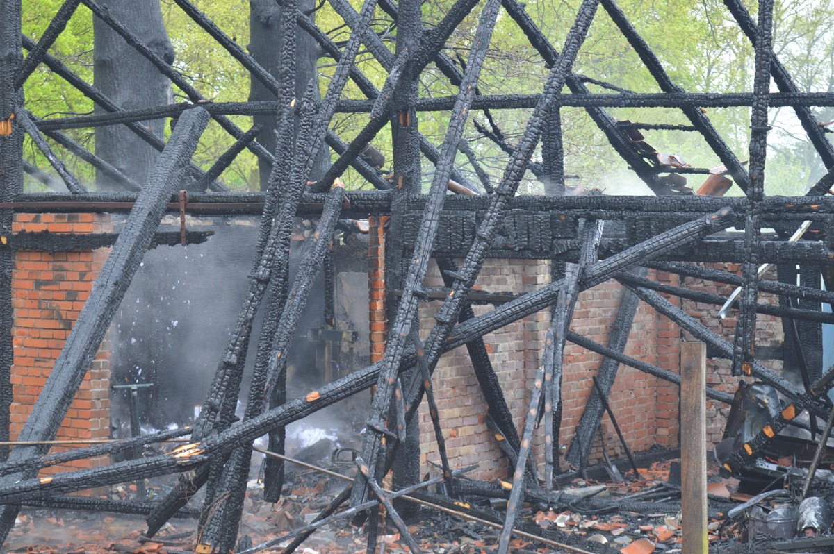 POL-NI: Brand einer Fachwerk-Remise in Pennigsehl