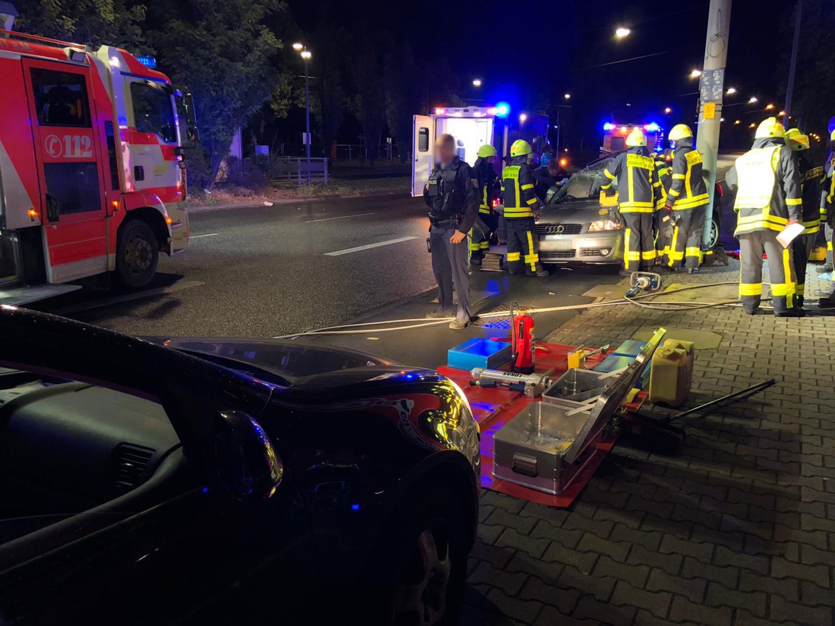 FW-F: Schwerer Verkehrsunfall auf der Hanauer Landstraße