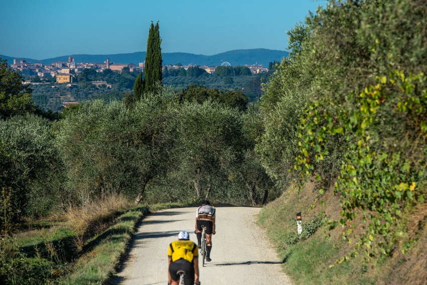 Aktiv sein und bleiben: Die Toskana bietet ein Service-Netzwerk für Radtouristen / Rein in die Natur mit Terre di Casole Bike Hub, Bikepark Abetone oder im Retrostil der historischen Radroute Eroica