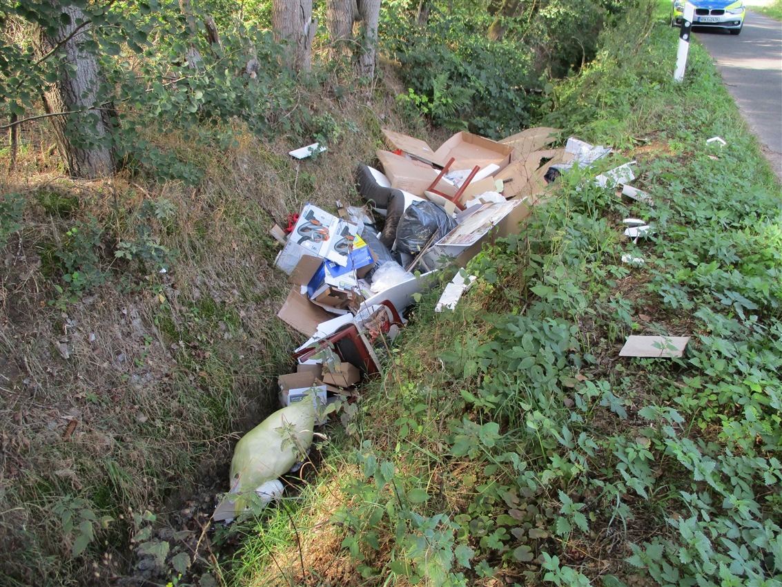 POL-ST: Rheine- Mesum, illegale Abfallbeseitigung (siehe Bilder)