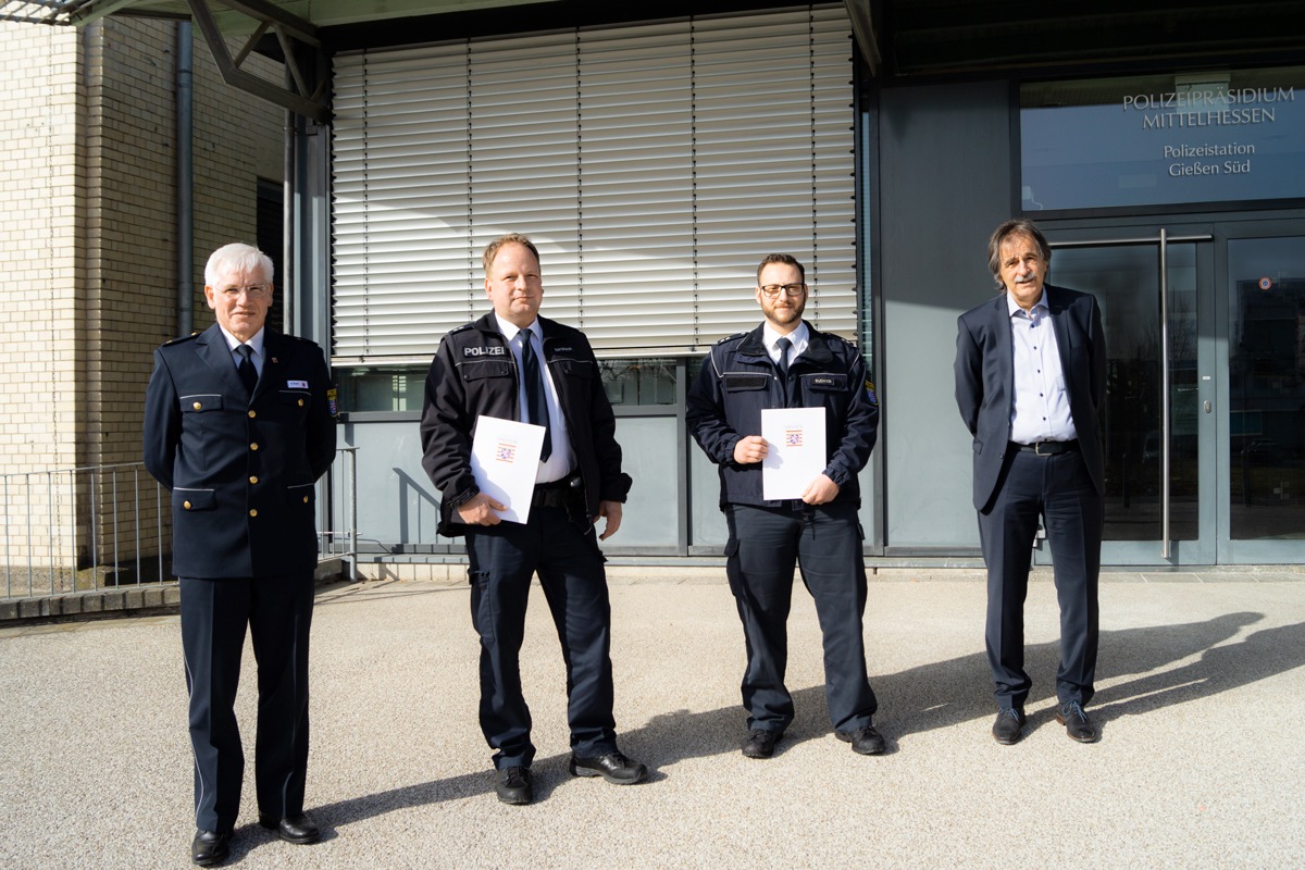 POL-GI: Gießen/Marburg/Wiesbaden: Hessische Rettungsmedaille an zwei Marburger Polizisten überreicht