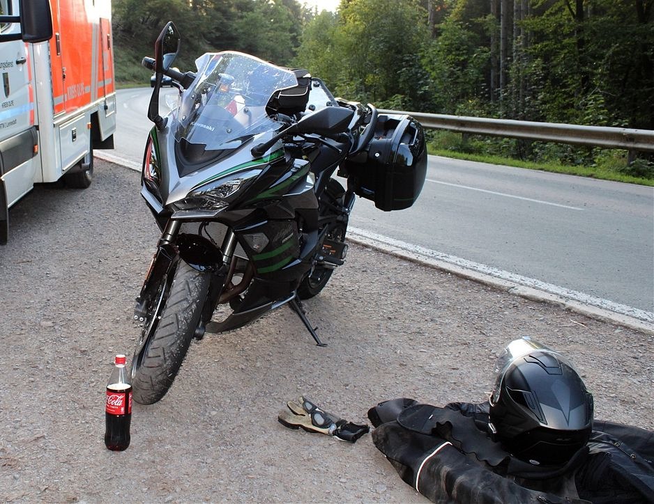 POL-OE: 32-Jähriger stürzt mit Motorrad