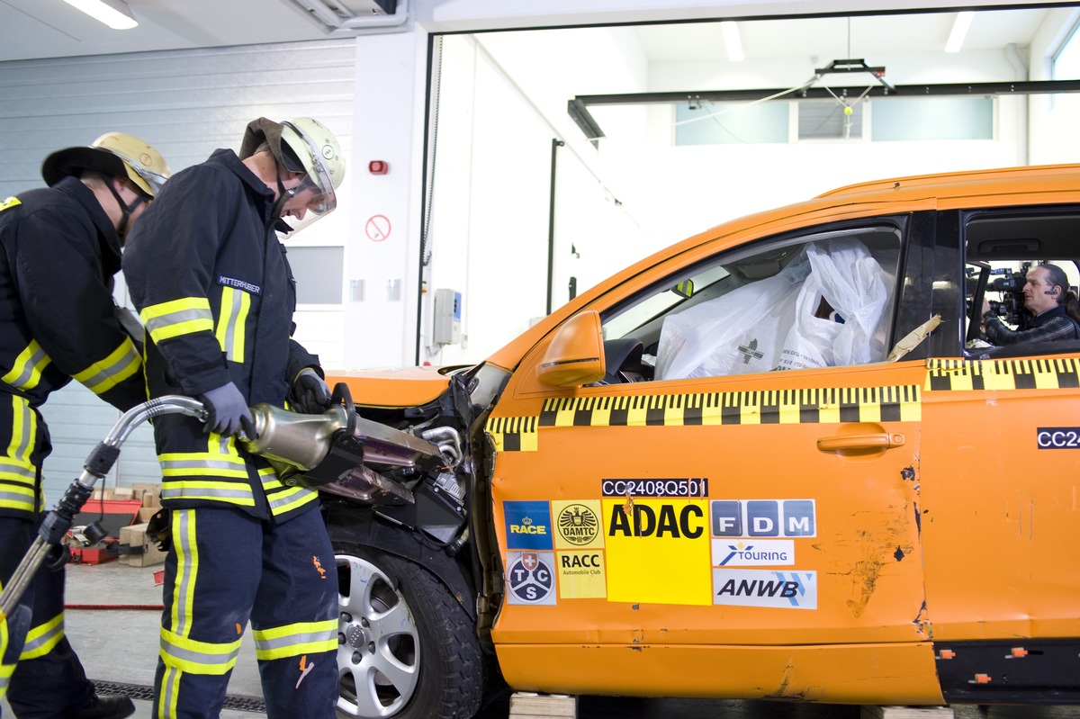 ADAC-Rettungskarte / Schnelle Hilfe griffbereit / Nach einem Unfall kommt es auf jede Sekunde an