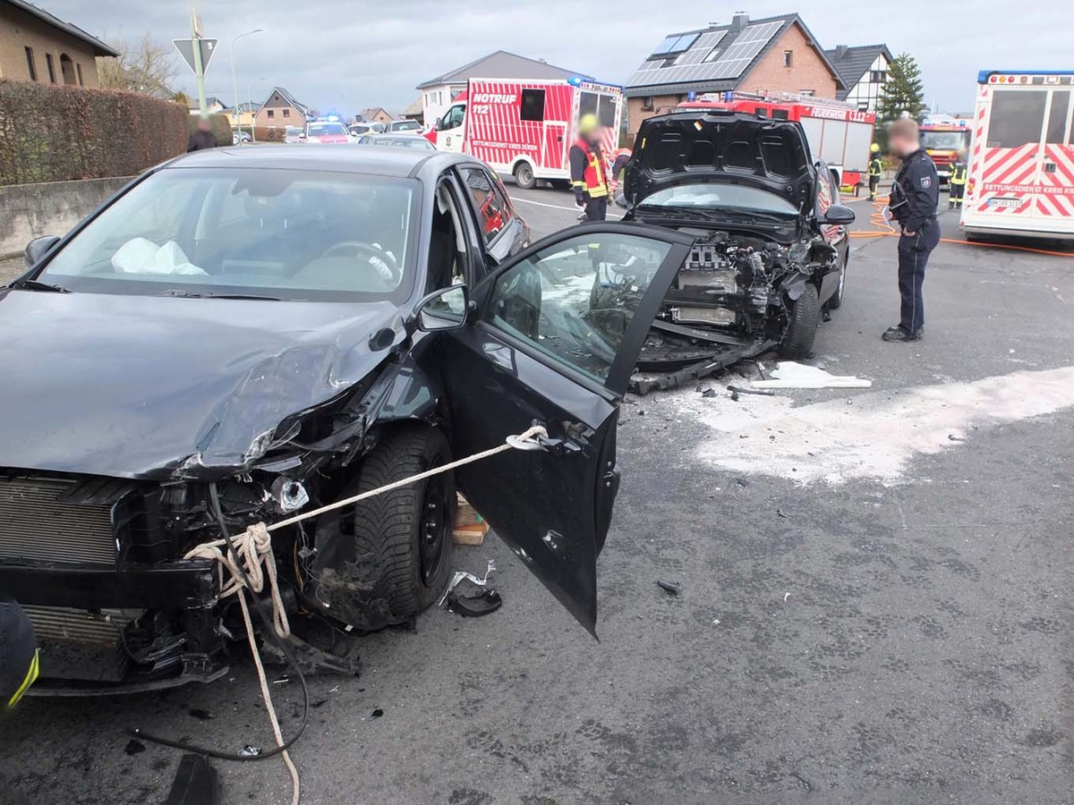 POL-DN: Zwei schwer Verletzte nach Unfall auf L218