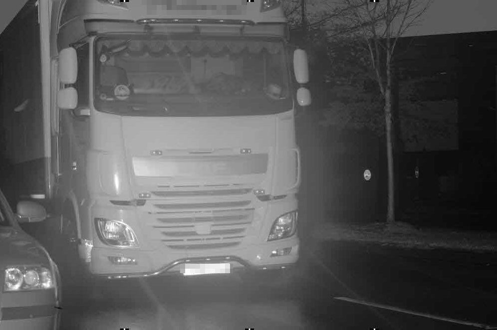 POL-E: Essen: LKW ohne Fahrer geblitzt - Straßenverkehr gefährdet