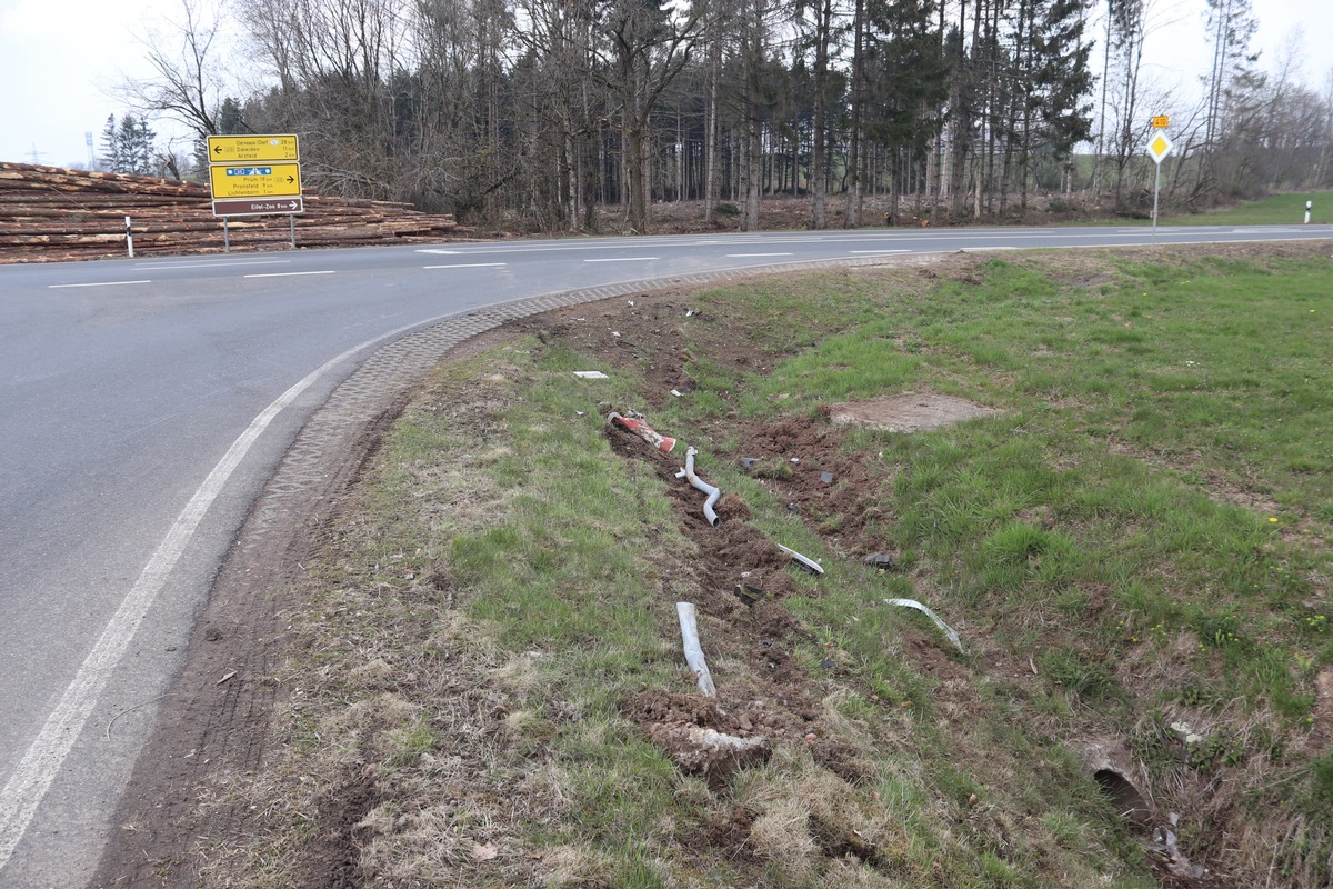 POL-PDWIL: Verkehrsunfallflucht