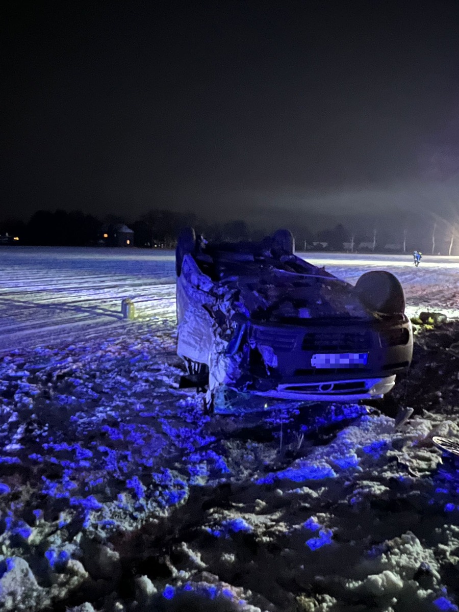 FFW Fredenbeck: Elektrofahrzeug kollidiert mit Transporter / Fahrer schwer verletzt / Rettungshubschrauber im Einsatz