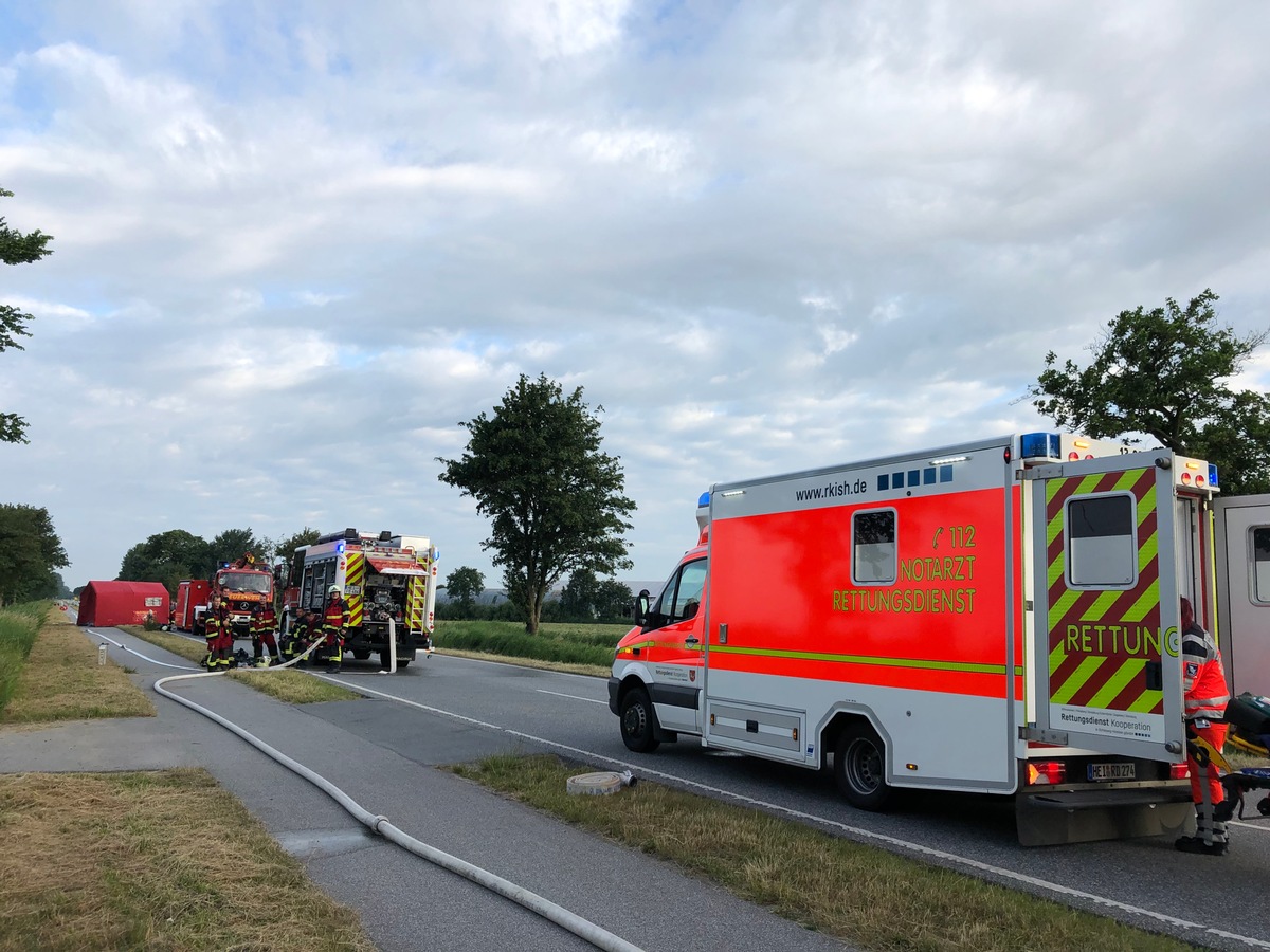 FW-HEI: Feuer in Brunsbüttel - Löschwasserversorgung stellt Feuerwehr vor Problem