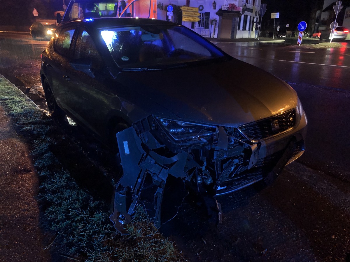 POL-RBK: Burscheid - Motorradfahrer nach Zusammenstoß mit Pkw schwer verletzt