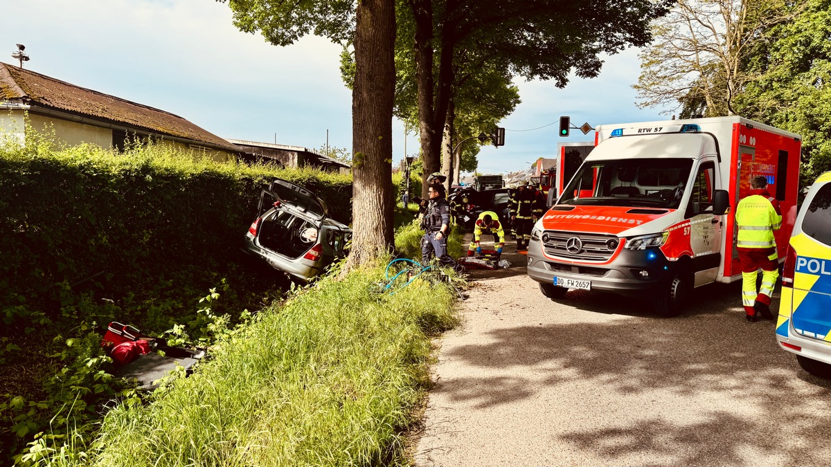 FW-DO: Verkehrsunfall in Dortmund-Hörde - Feuerwehr befreit Fahrer aus dem PKW