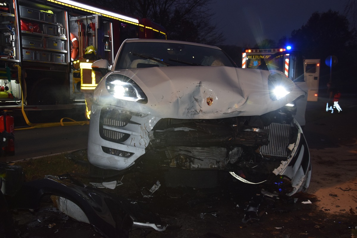 POL-HF: Frontalzusammenstoß im Gegenverkehr - Unfallbeteiligte verletzt