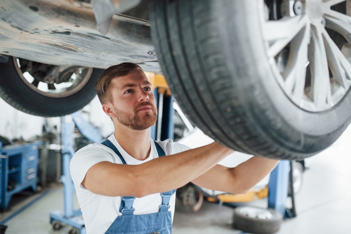 Hand anlegen am eigenen Auto / Selbst bei kleineren Reparaturen gehen die Deutschen kein Risiko ein